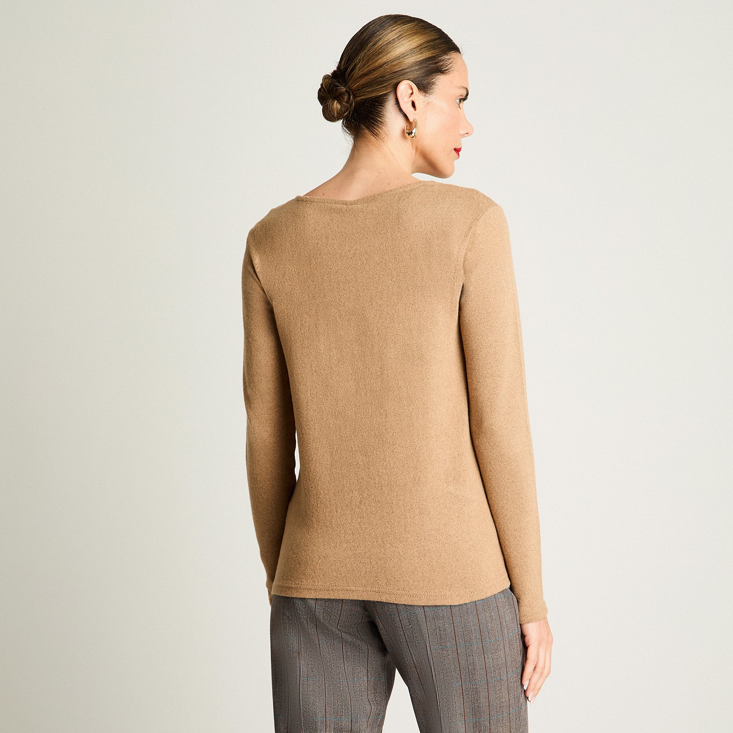 Polera De Lanilla Escote Redondo Con Aplicación De Tachas Camel Lorenzo Di Pontti