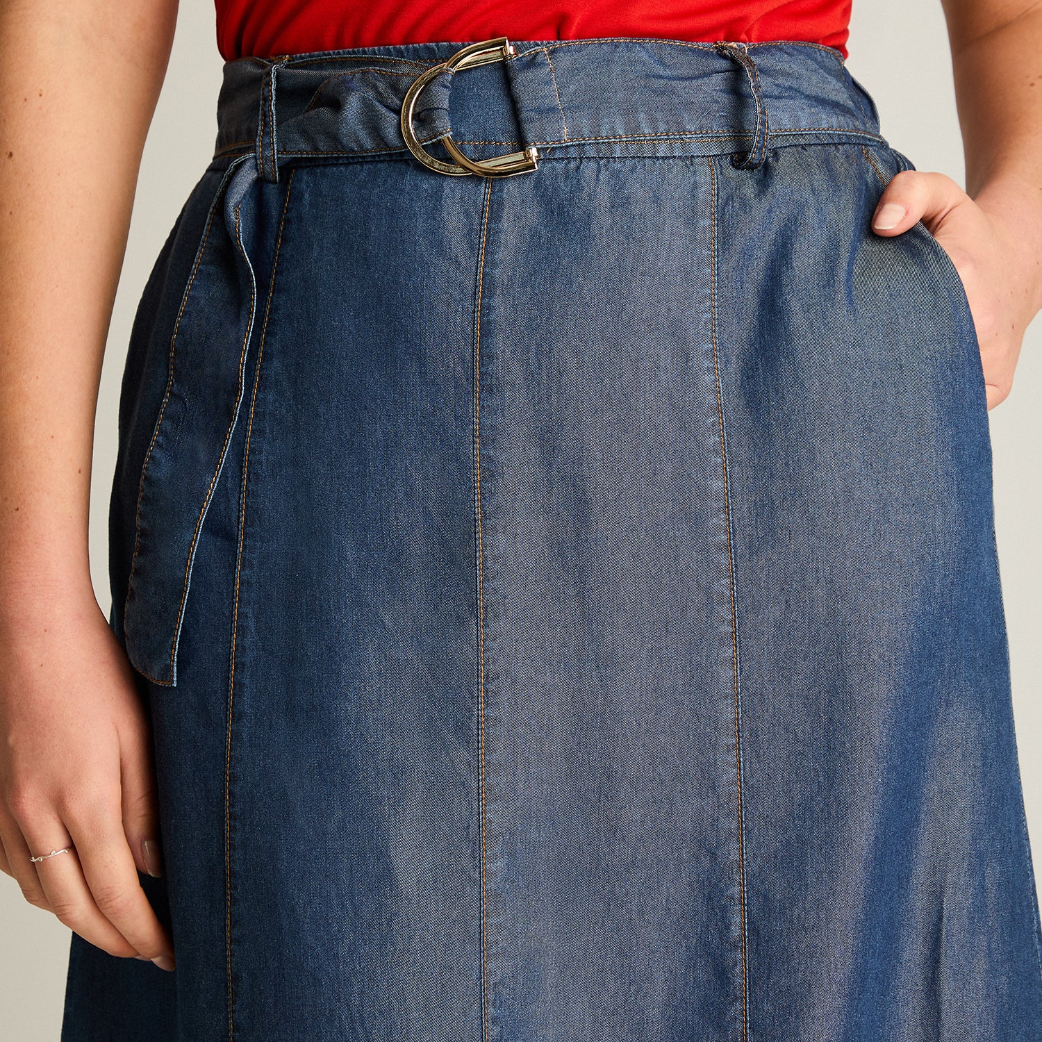 Falda Azul Maxi con Pinzas y Cinturón