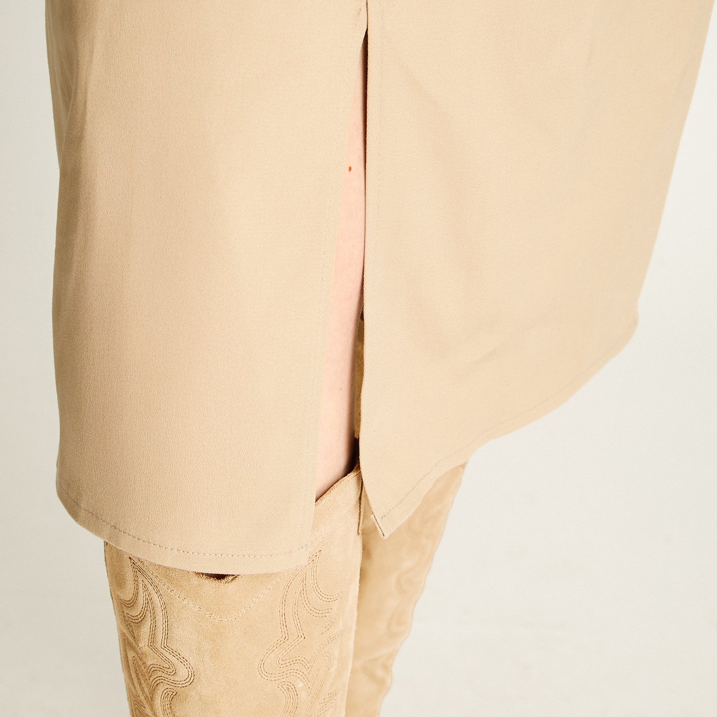 Falda Beige Midi con Cinturón
