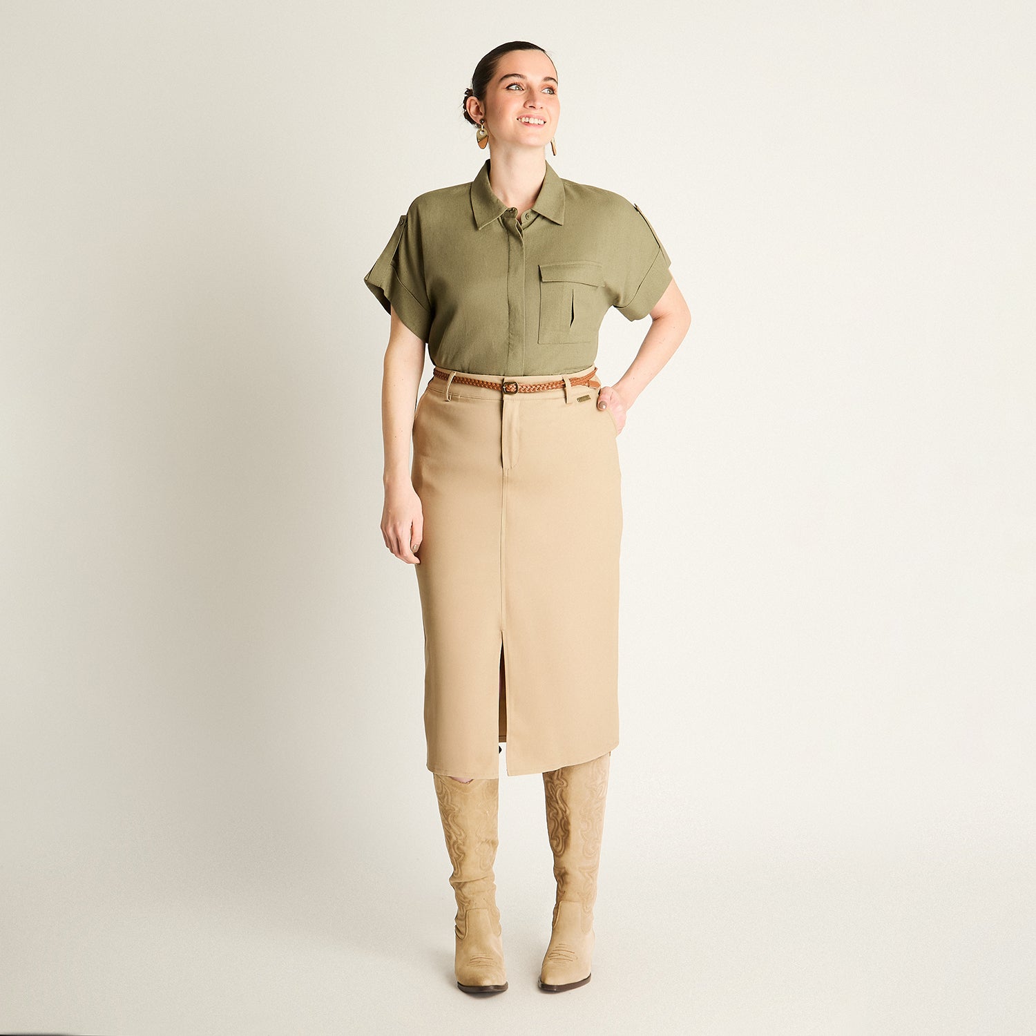 Falda Beige Midi con Cinturón