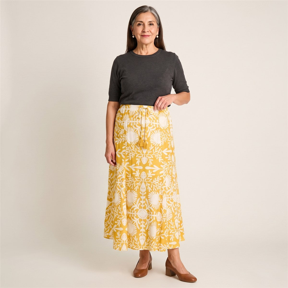 Falda Mostaza Maxi No Elasticado Calce Normal en modelo adulta