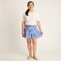 Falda Corta Azul Estampado Mediterráneo en modelo adulta