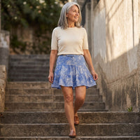 Falda Corta Azul Estampado Mediterráneo lifestyle
