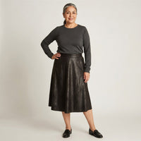 Falda Midi Negra en Suede con Aplicaciones MetÃ¡licas en modelo adulta