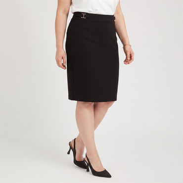 Falda Elasticada con Aplicación en Pretina Negro en modelo plus size