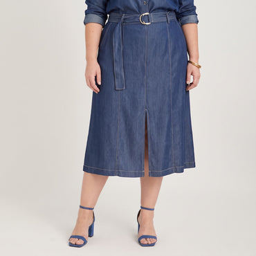 Falda Lyocell Hebilla Metálica Azul en modelo plus size