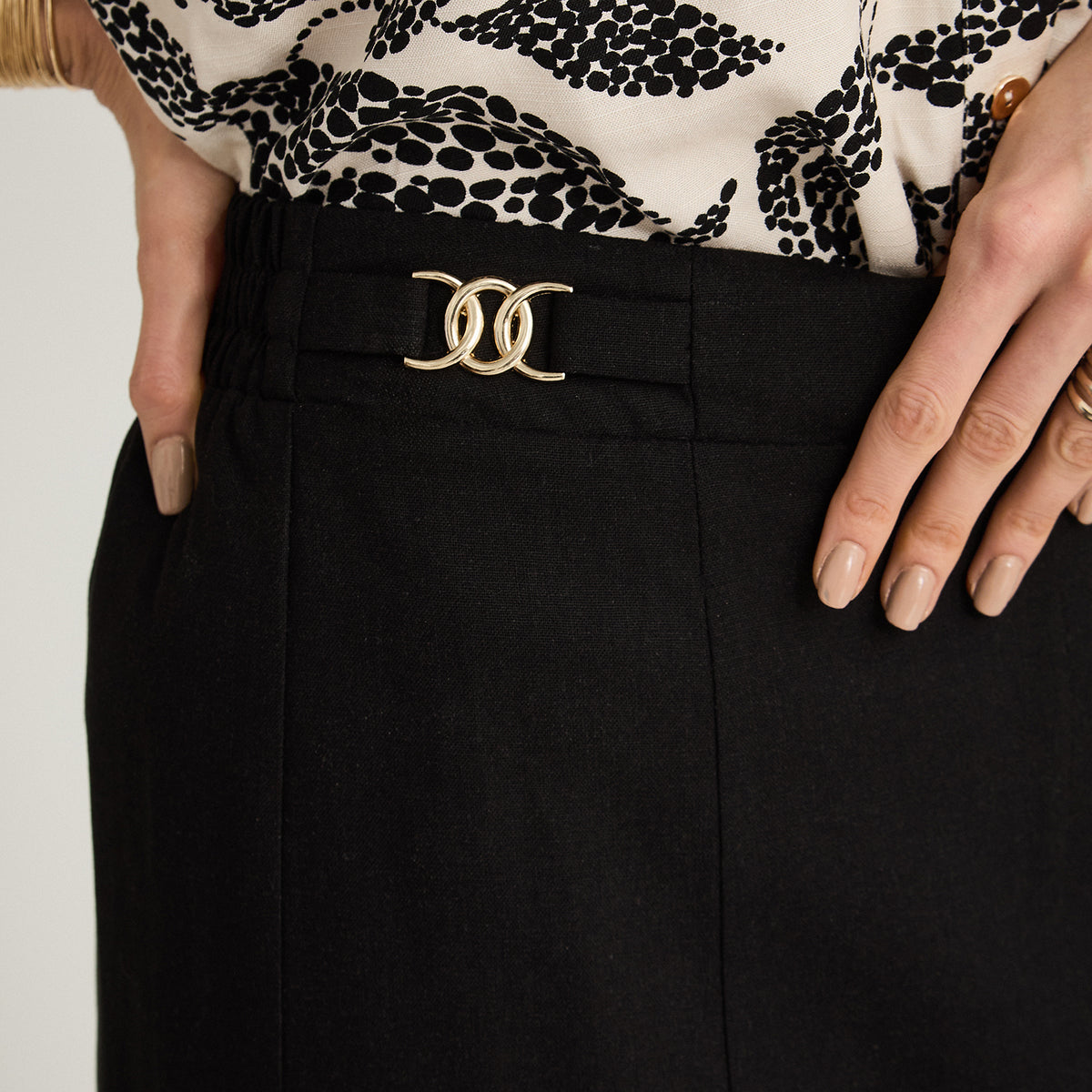 Falda de Lino Midi con Hebilla Metálica Negro