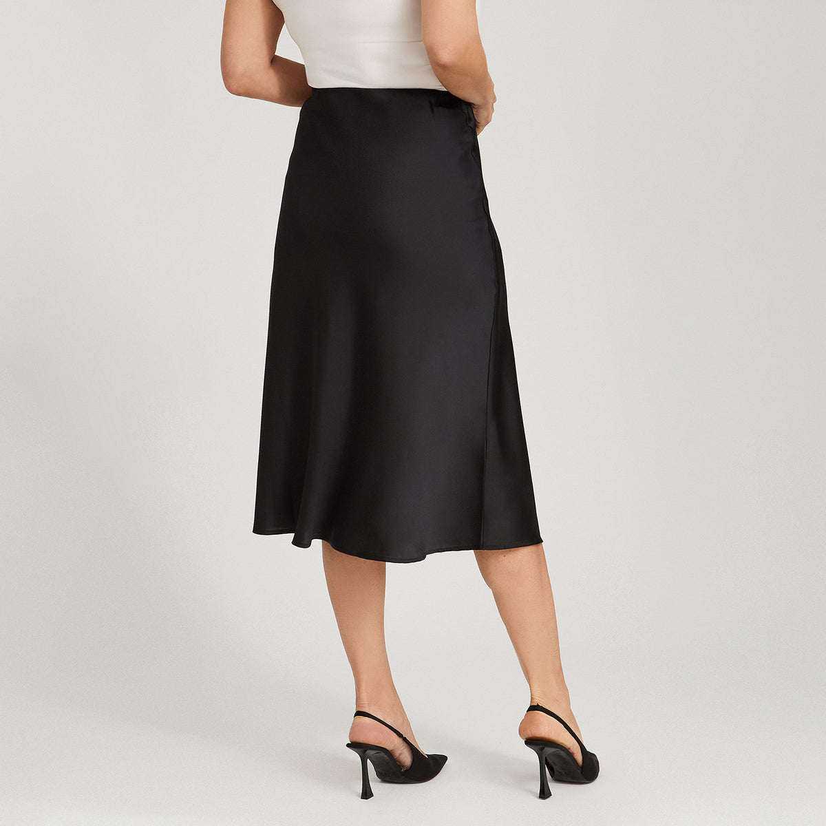 Falda de Satín Negro