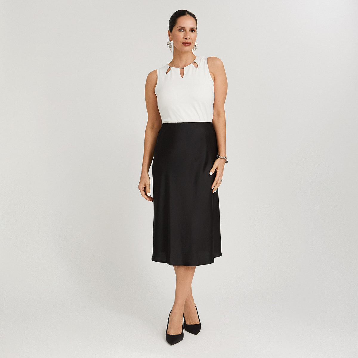 Falda de Satín Negro