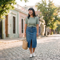 Falda de Denim con Cinturón y Corte Frontal Azul lifestyle