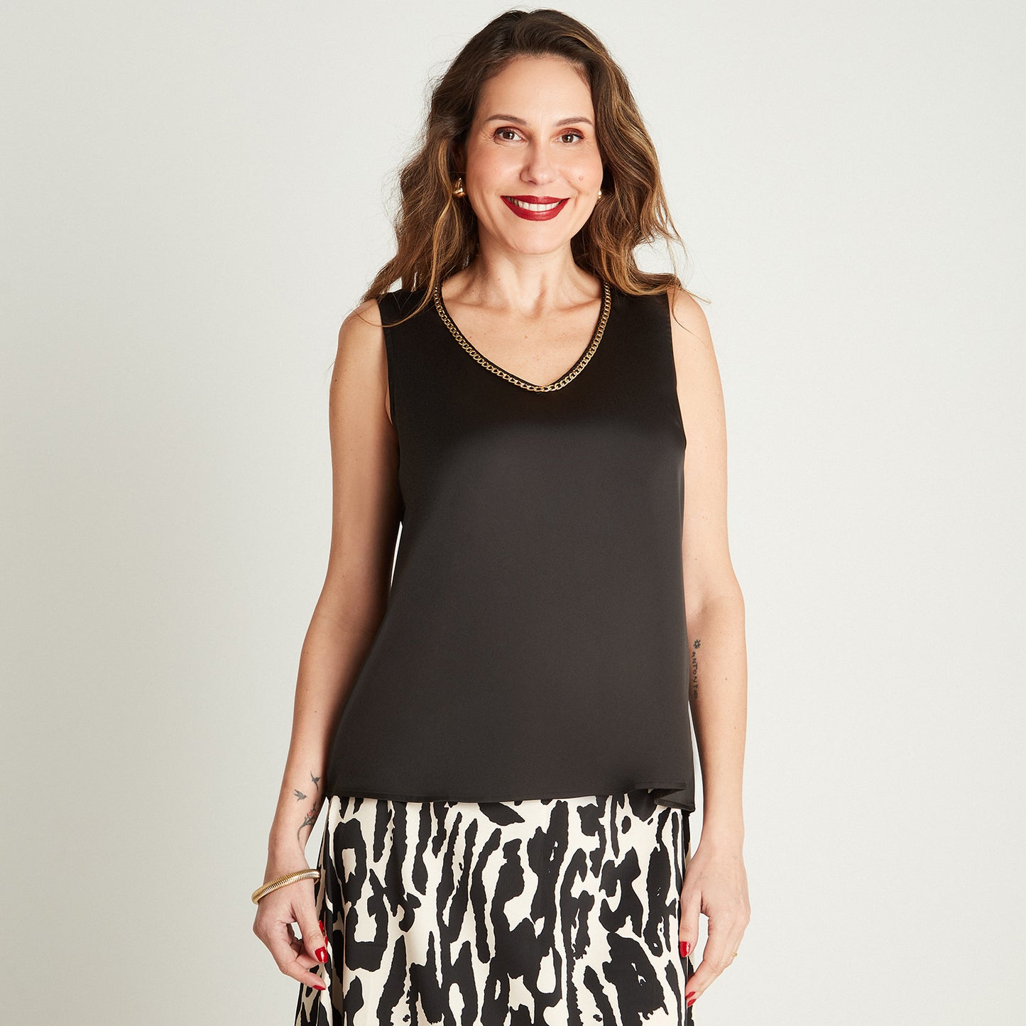 Blusa Negro Sin Manga Cuello V Lorenzo di Pontti