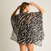 Salida de Playa Negra Estilo Animal Print