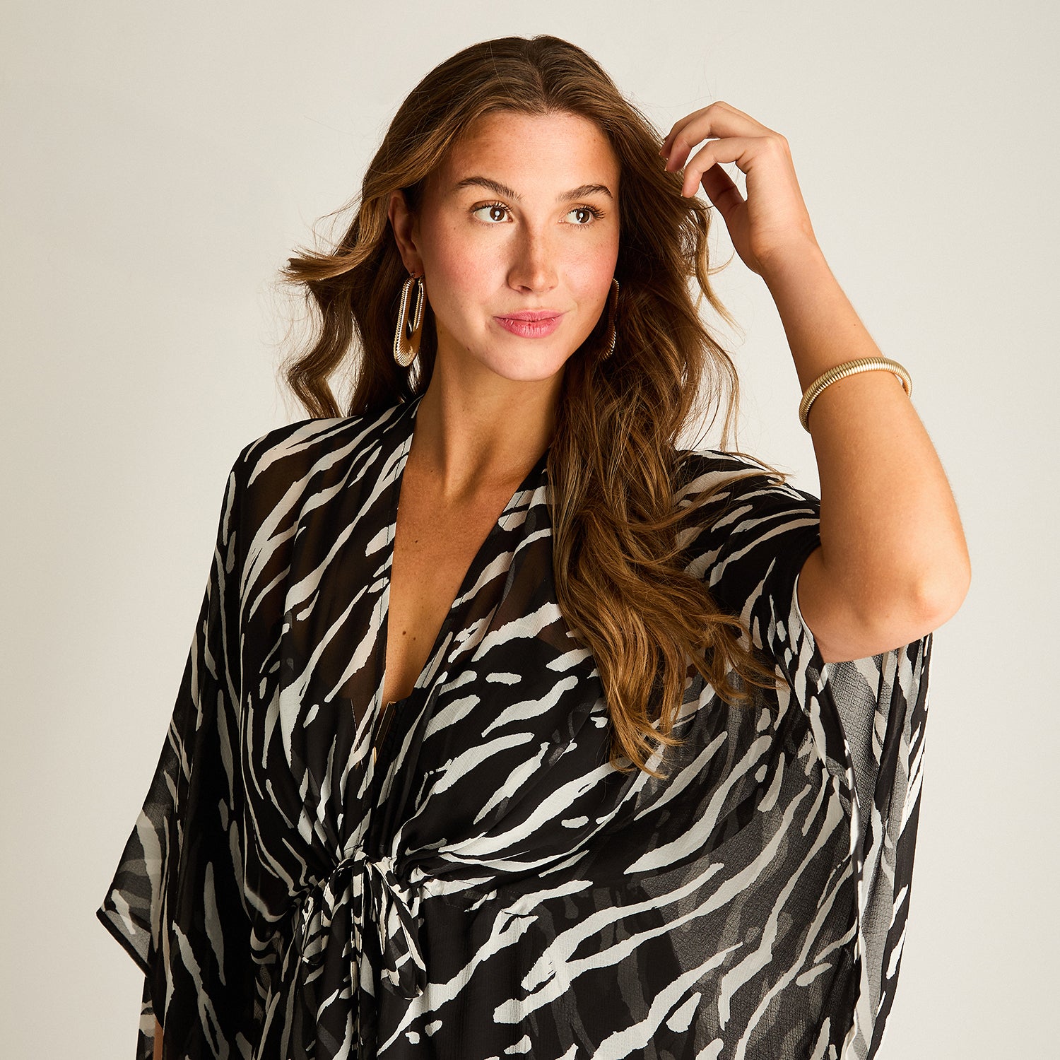 Salida de Playa Negra Estilo Animal Print