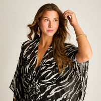 Salida de Playa Negra Estilo Animal Print