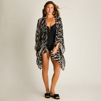 Salida de Playa Negra Estilo Animal Print