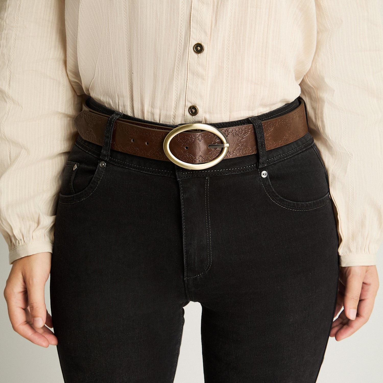 Cinturón Con Stitch Decorativo Café Curvi