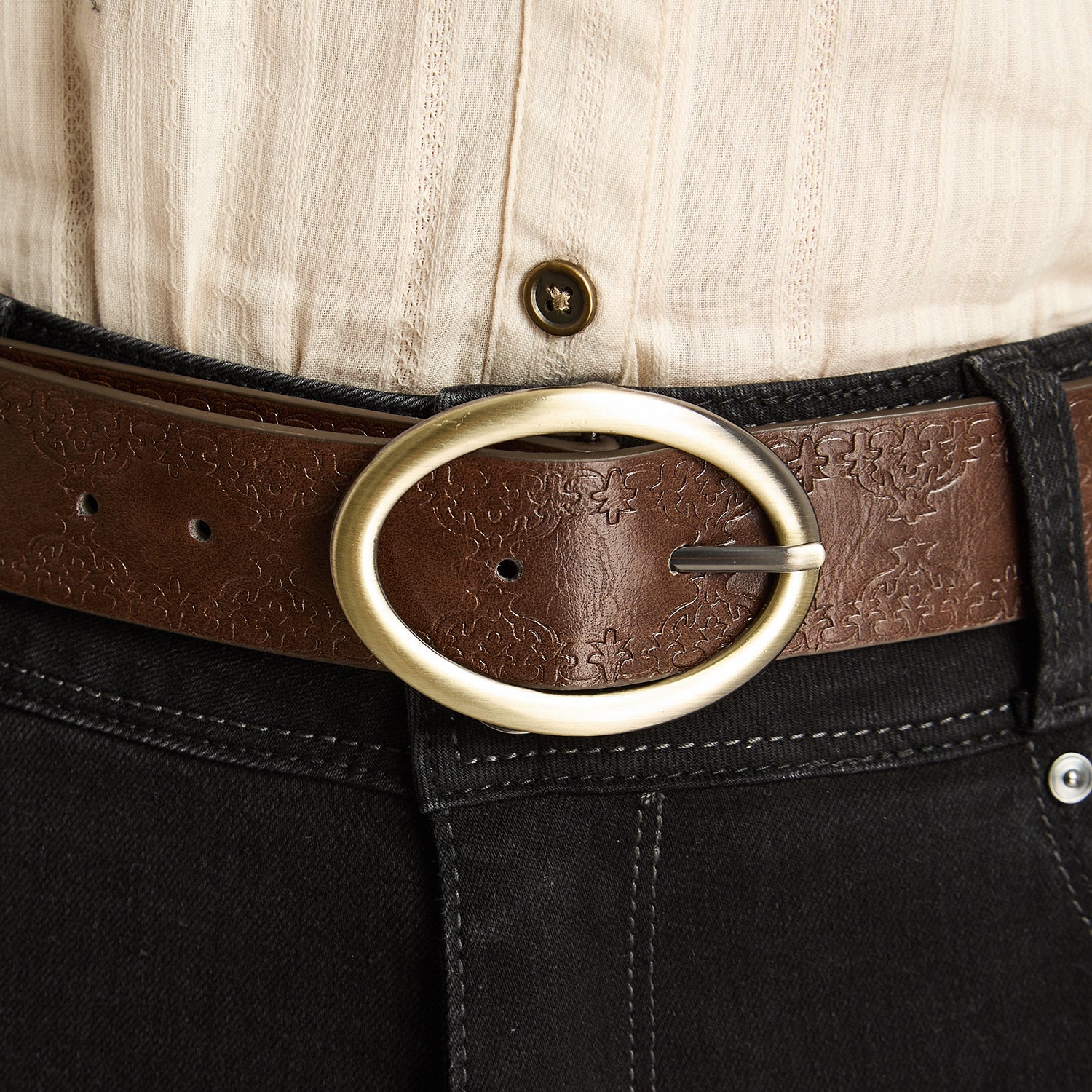 Cinturón Con Stitch Decorativo Café Curvi