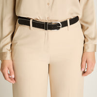 Cinturón Negro con Tachas Metálicas