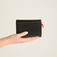 Billetera Negra Compacta con Broche