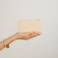 Billetera con Cierre y Aplicación Beige