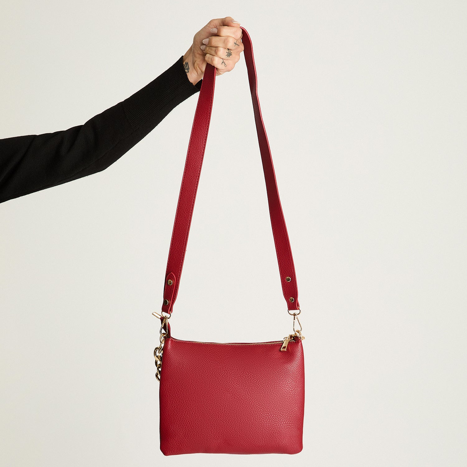 Cartera Triple Con Strap De Pu Y Cadena Rojo Lorenzo Di Pontti
