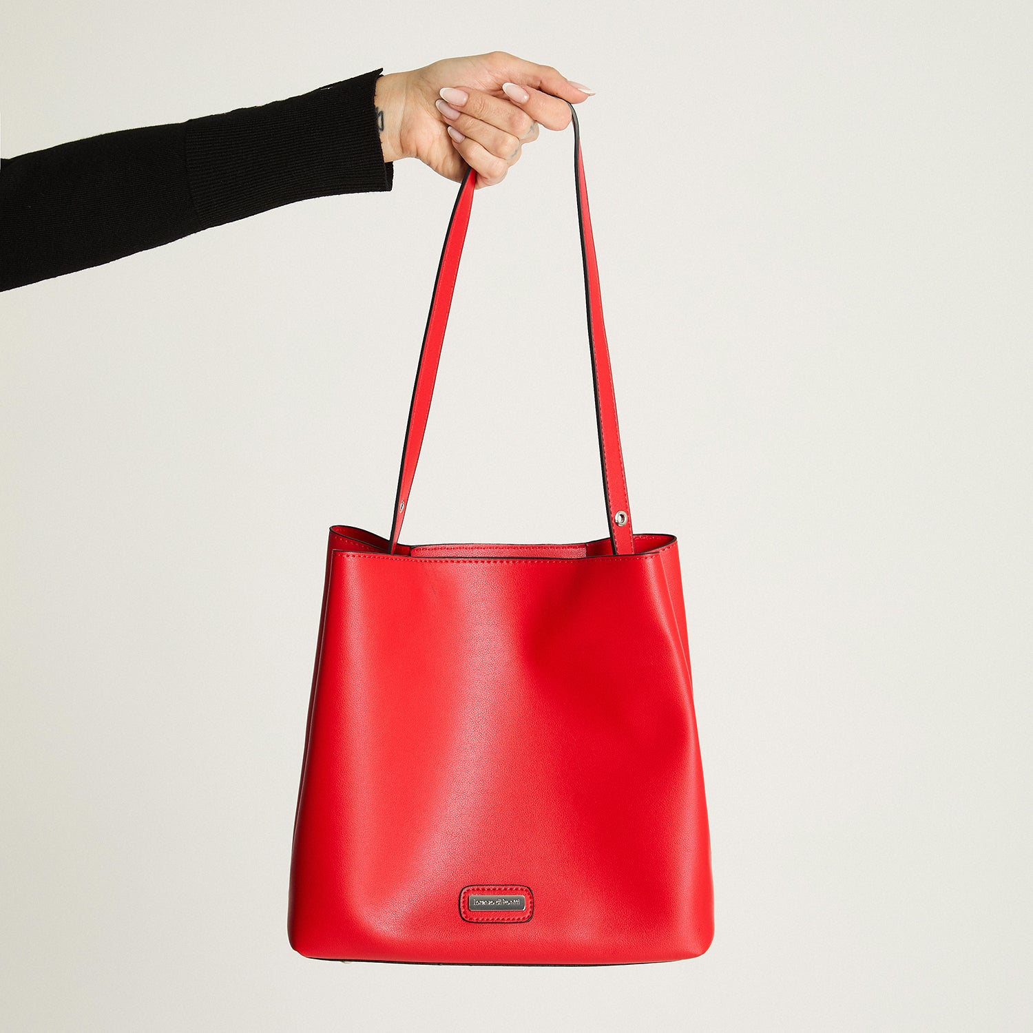 Cartera Rigida Con Un Strap Rojo Lorenzo Di Pontti