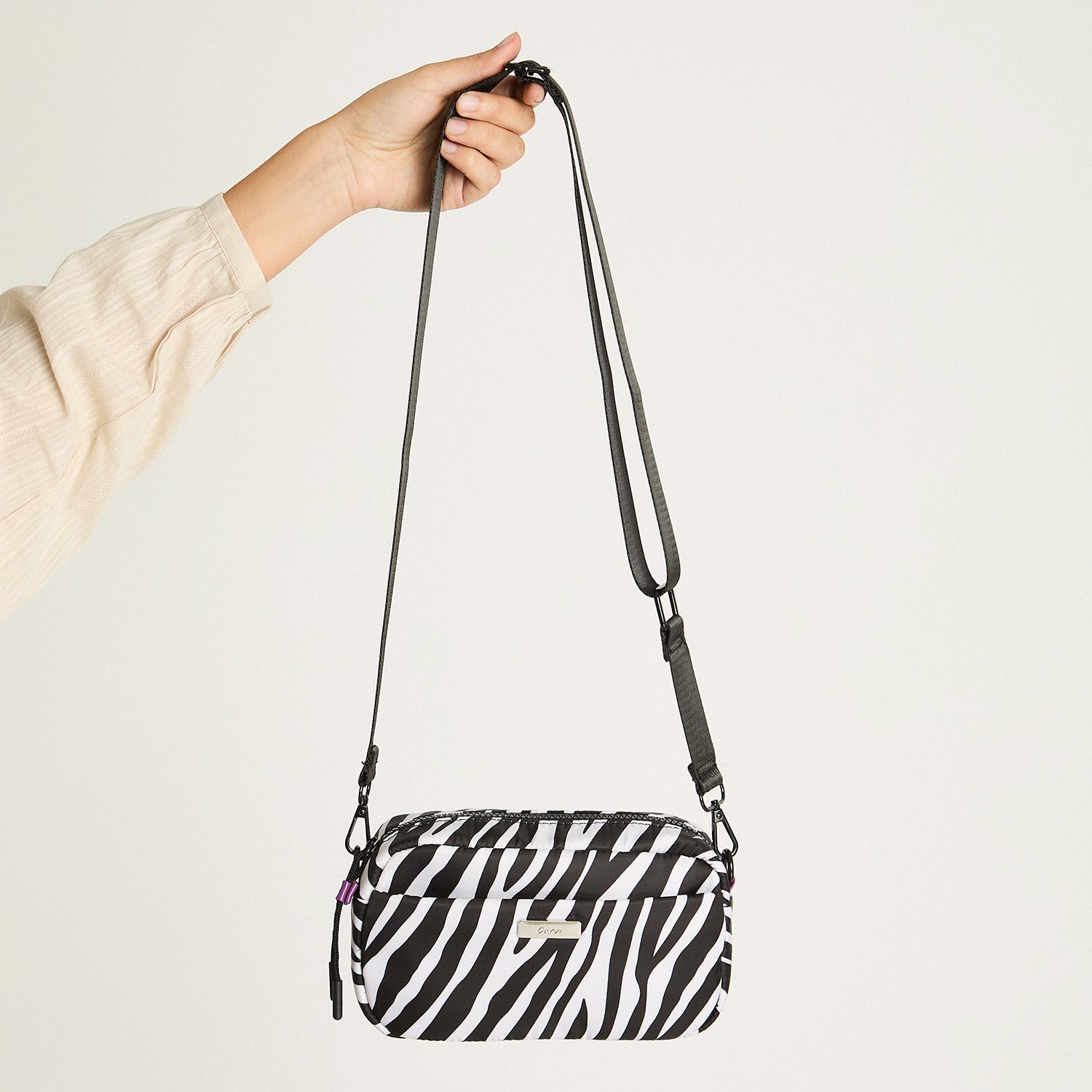 Cartera Bandolera Animal Print Negro Curvi