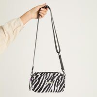 Cartera Bandolera Animal Print Negro Curvi