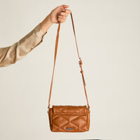 Cartera Camel Acolchada con Cadena