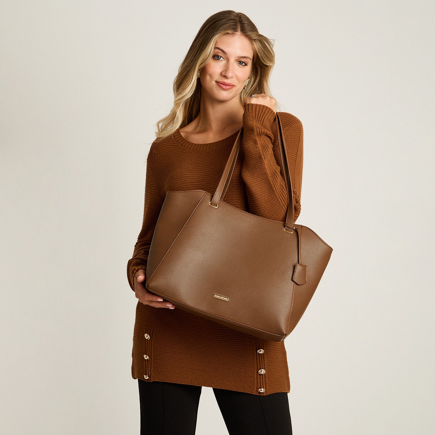 Cartera Cafe Elasticidad Nula Con Forro Calce Normal Tela Eco Cuero
