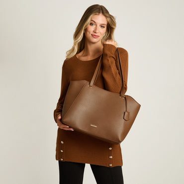 Cartera Cafe Elasticidad Nula Con Forro Calce Normal Tela Eco Cuero