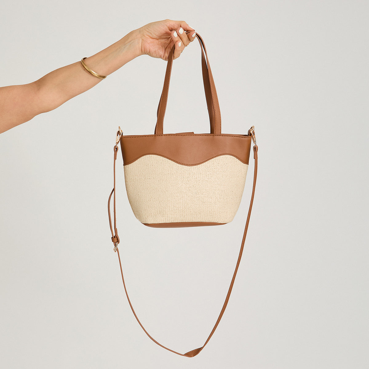 Cartera de Raffia con Pu Contraste Crudo