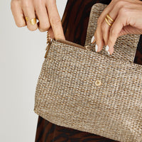 Cartera Bandolera de Raffia Metalizada Café