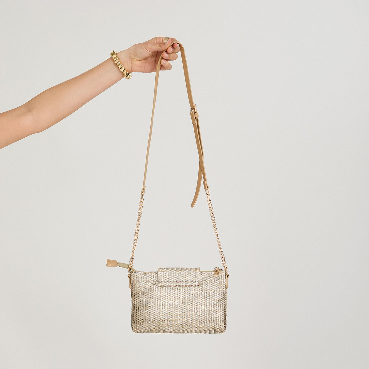 Cartera Bandolera de Raffia Metalizada Beige