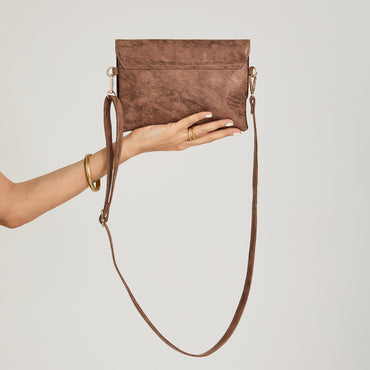 Cartera Metalizada Café