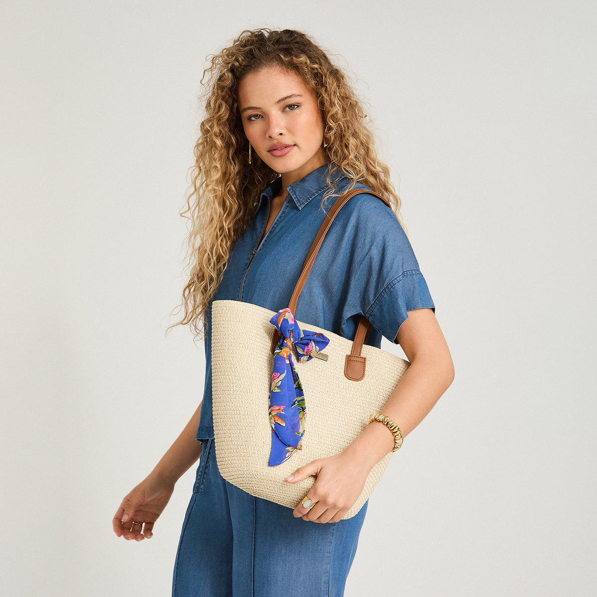 Cartera de Raffia con Pañuelo Crudo