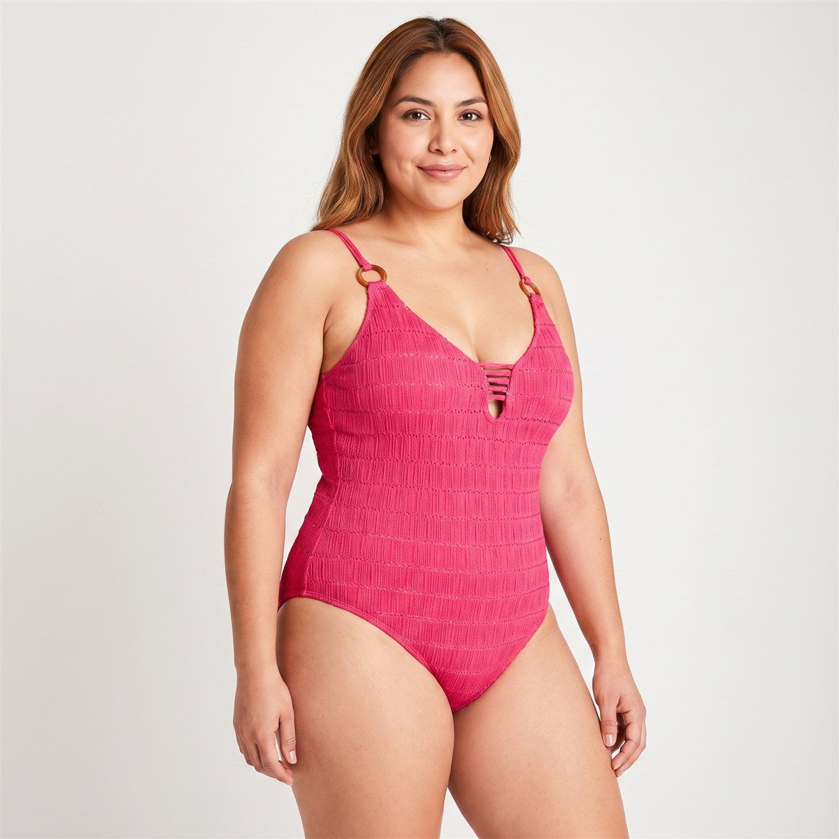 Traje De Baño 1 Pieza Con Detalle En Escote Magenta en modelo plus size