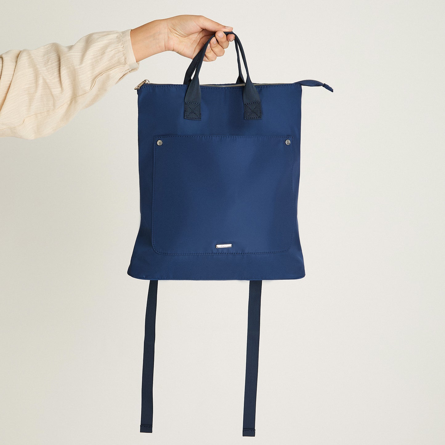 Mochila Con Bolsillo Frontal Azul Curvi