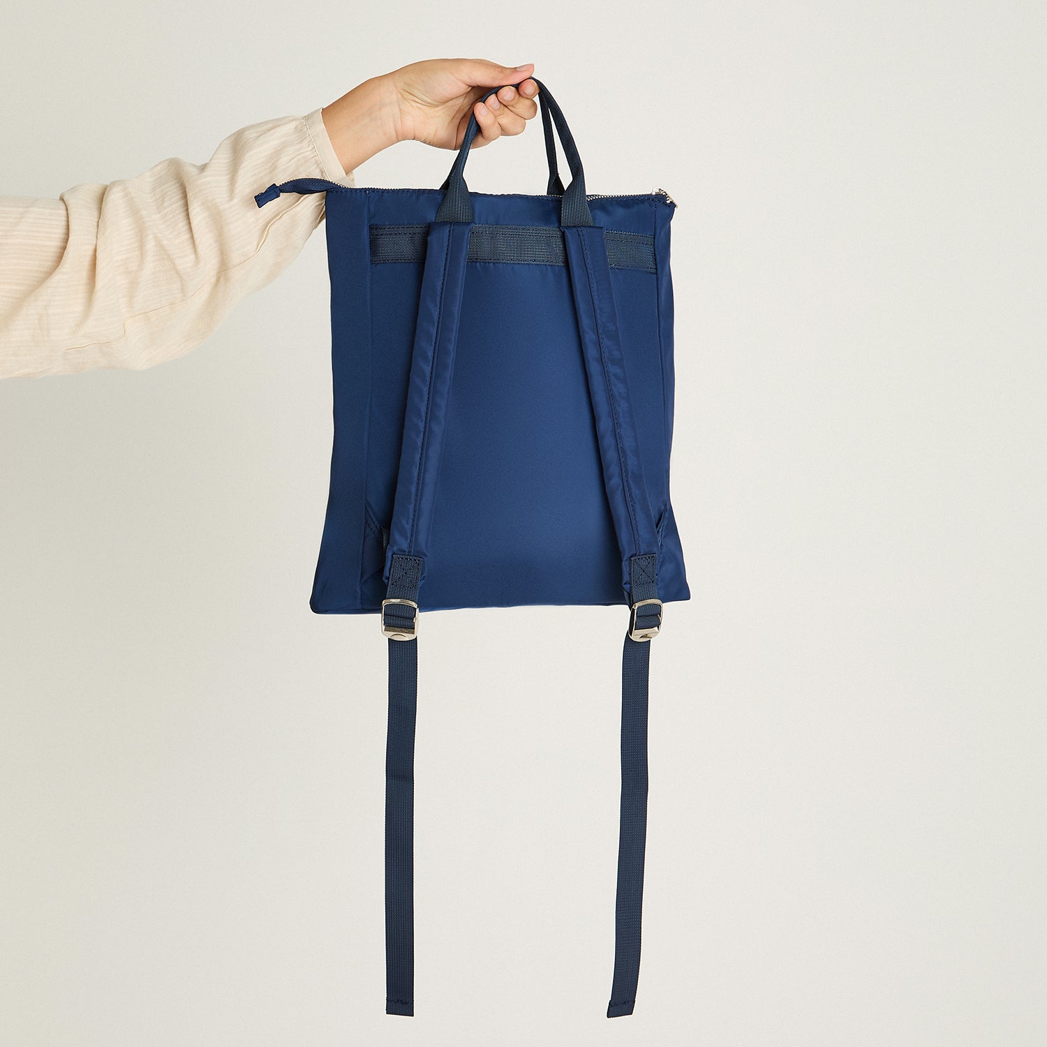 Mochila Con Bolsillo Frontal Azul Curvi