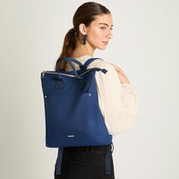 Mochila Con Bolsillo Frontal Azul Curvi