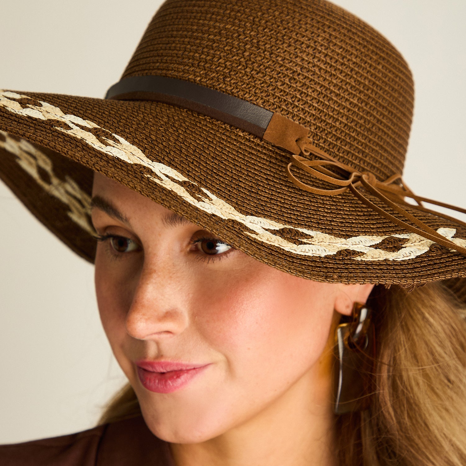 Sombrero Café No Elasticado Calce Normal