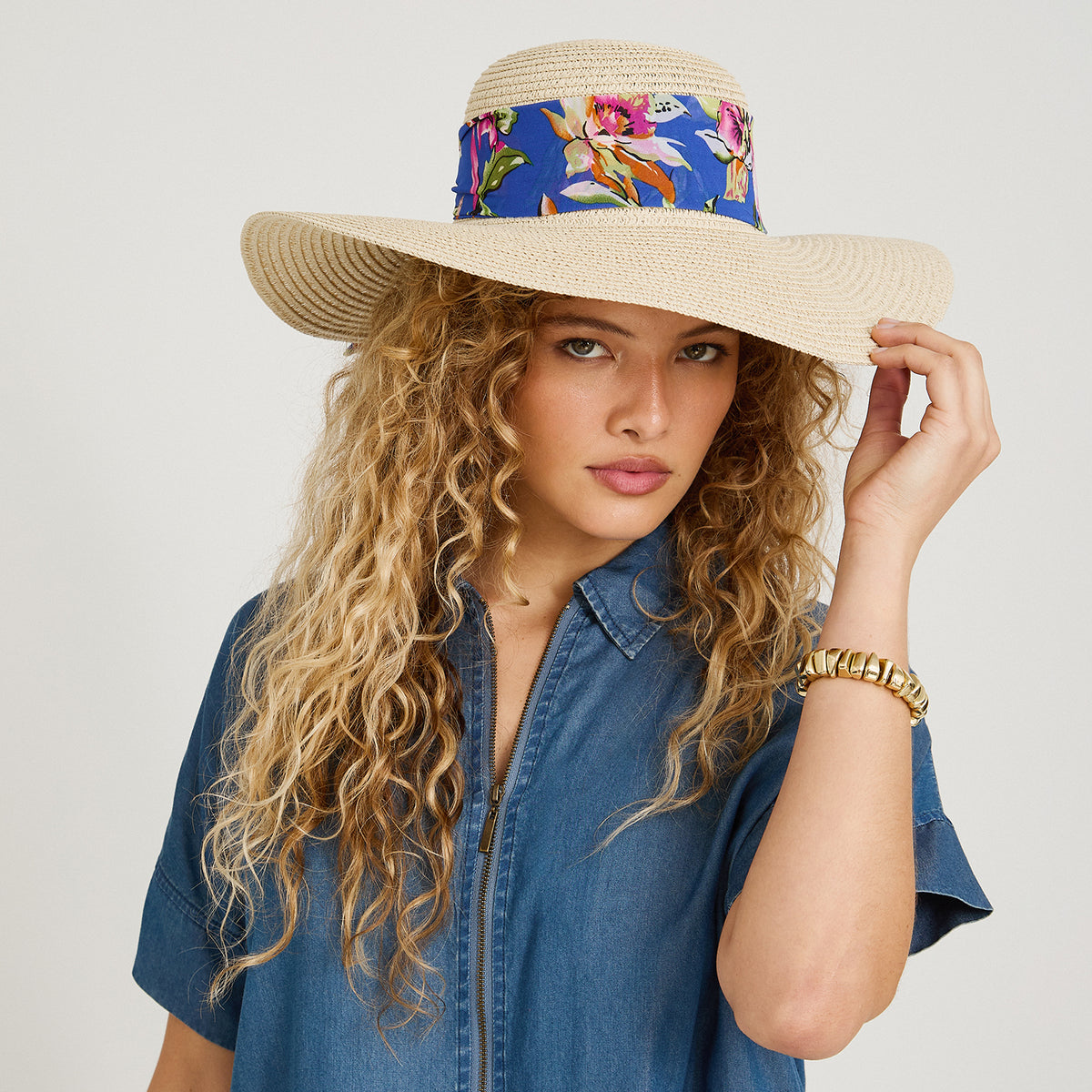 Sombrero de Raffia con Pañuelo Crudo