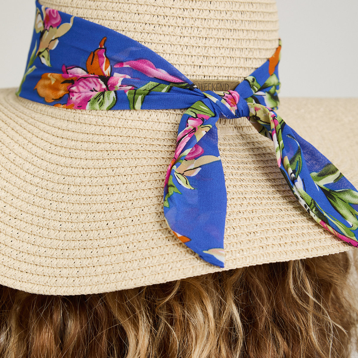 Sombrero de Raffia con Pañuelo Crudo