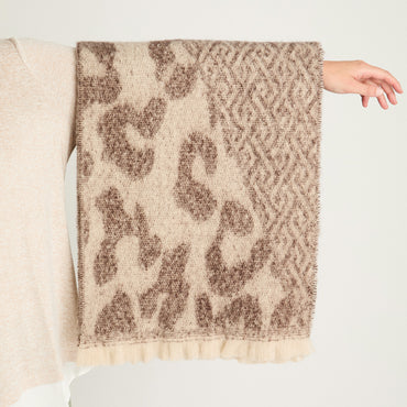 Bufanda Tejida Animal Print Beige Curvi