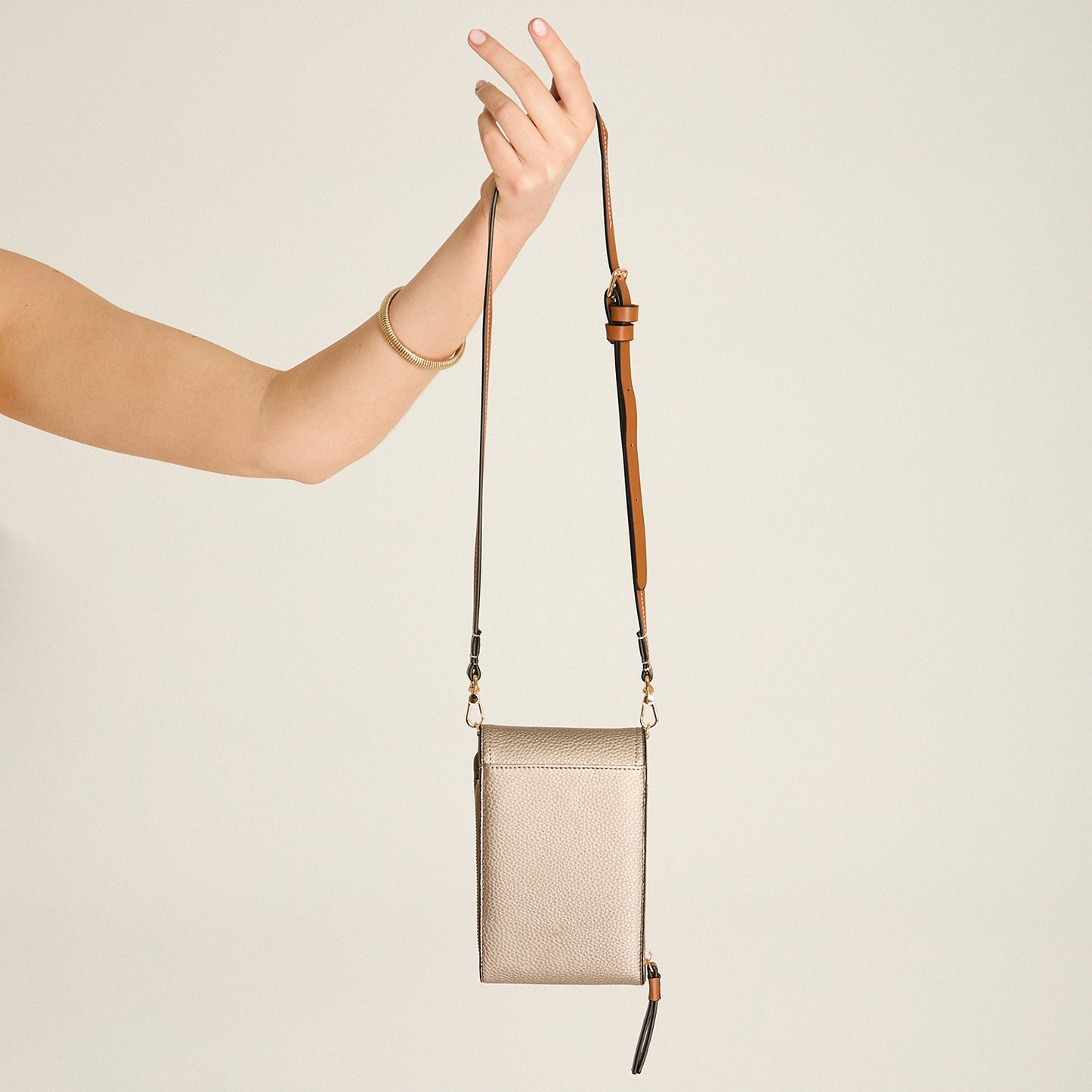 Porta Celular Dorado