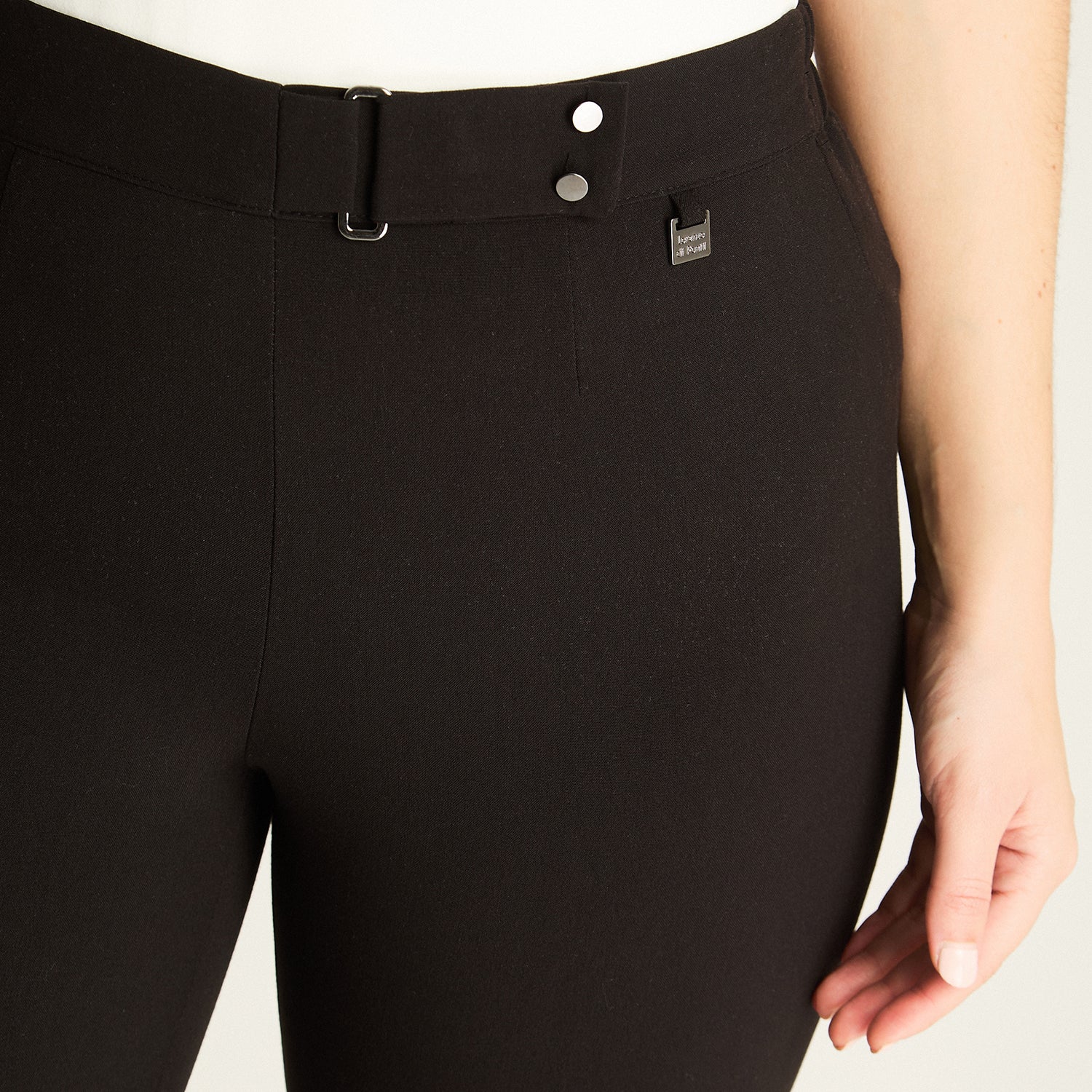 Pantalón Negro de Corte Recto