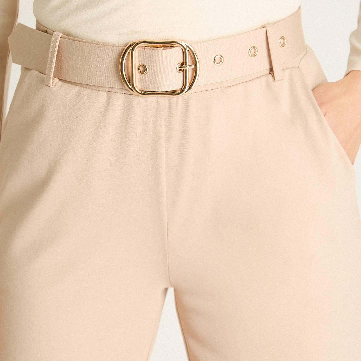 Pantalón Formal Beige Corte Recto con Cinturón
