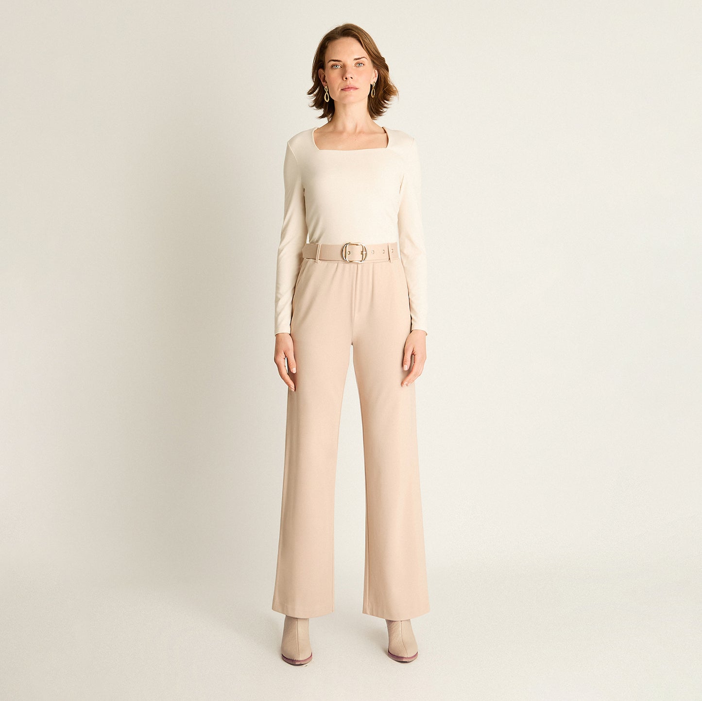 Pantalón Formal Beige Corte Recto con Cinturón