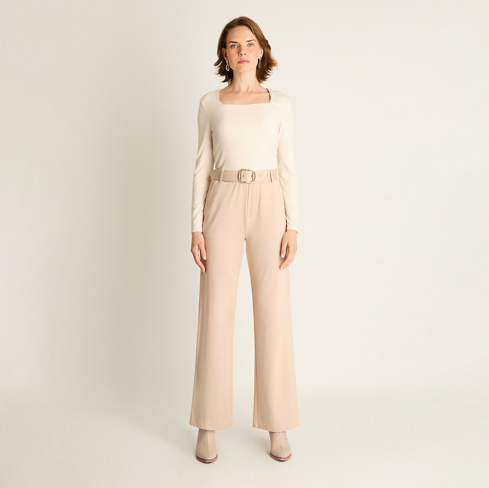 Pantalón Formal Beige Corte Recto con Cinturón