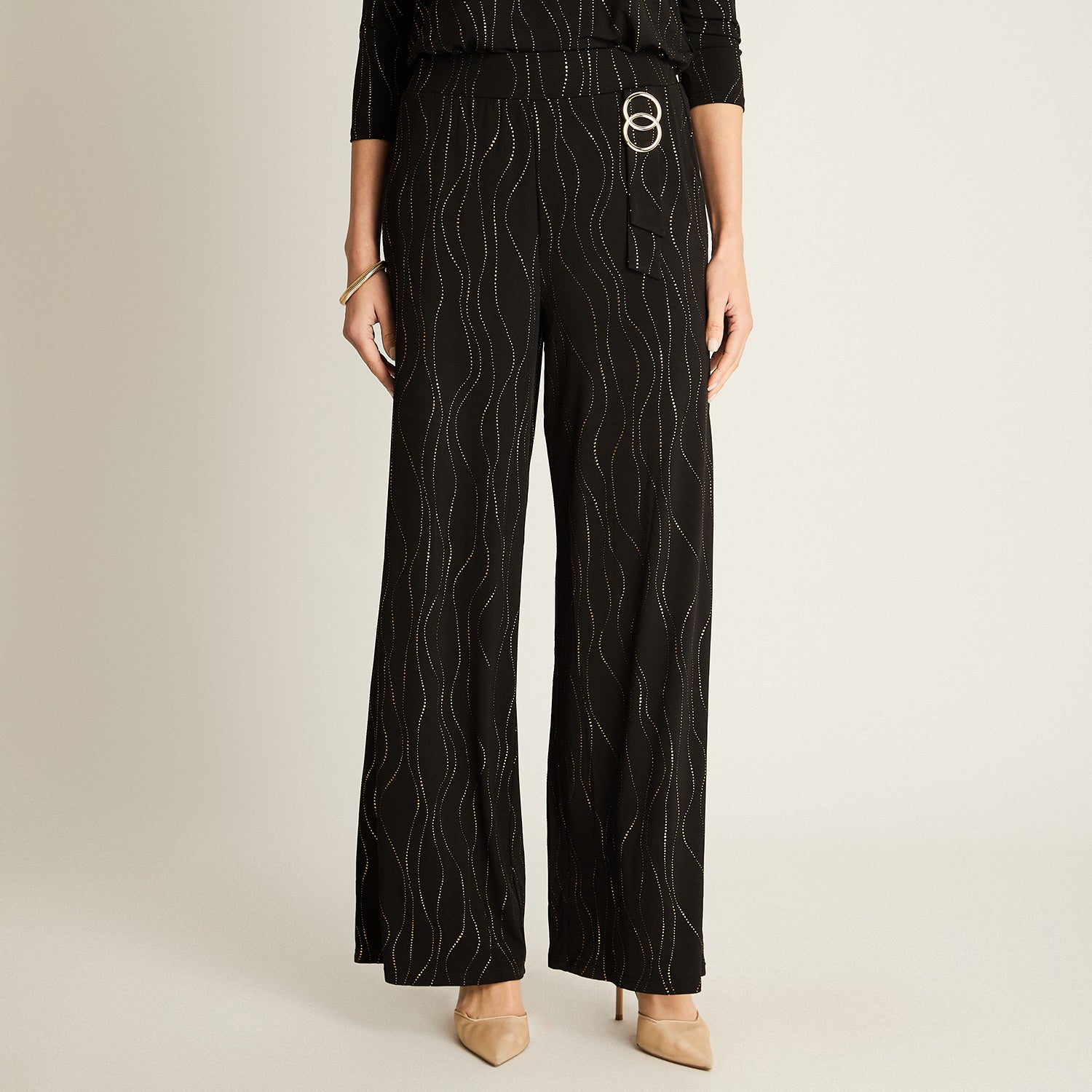 Pantalón Recto Negro con Brillo Sutil